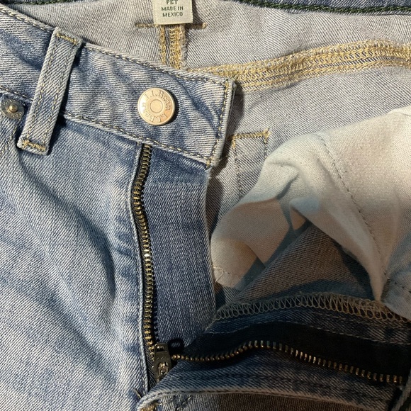 L.L. Bean Women's Classic Straight Leg Denim Jeans - Picture 4 of 7
